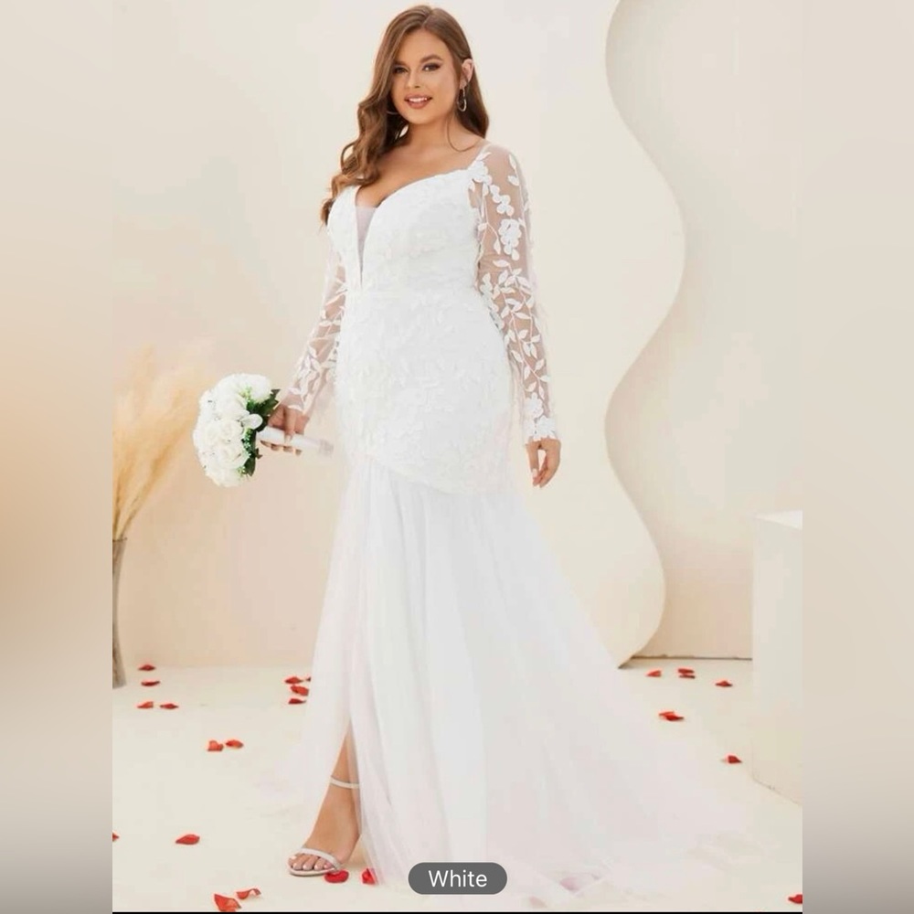 Wedding gown!Split thigh hem mesh wedding gown.Gorgeous, true to size,Never worn